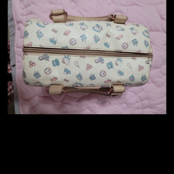 Rare print Hello Kitty loungefly purse - Picture 8 of 12